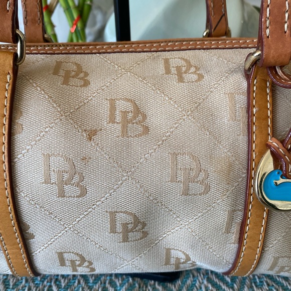 🌺Dooney & Bourke Signature Logo Purse & Wallet Set (Tan) w/Silver Hardware. - Picture 3 of 14